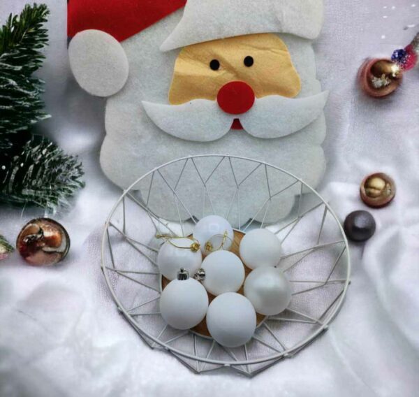 Boule de noël blanche