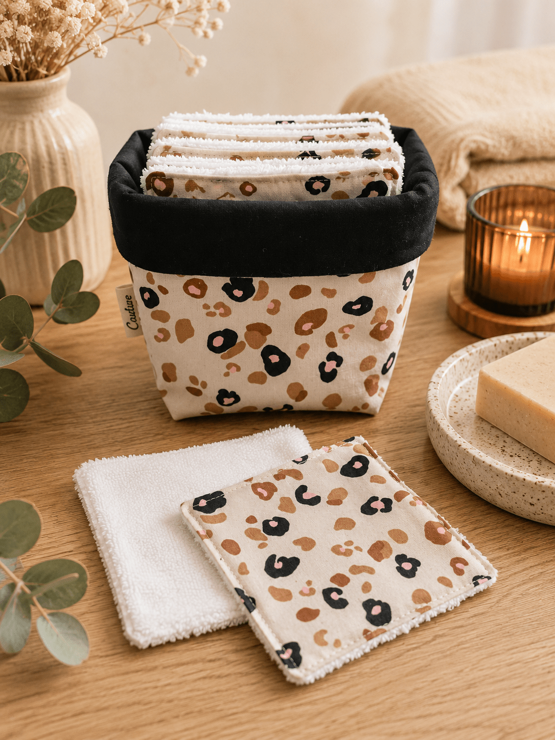 Panière en tissu avec 7 cotons lavables démaquillants réutilisables collection Félina.