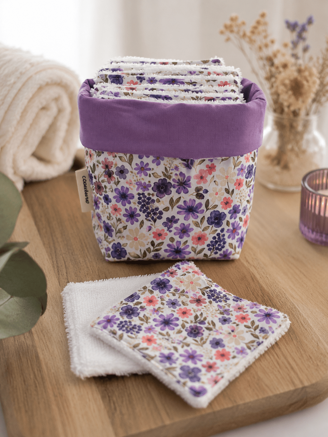 Panière en tissu avec 7 cotons lavables motif aquarelle violet collection Rozen.