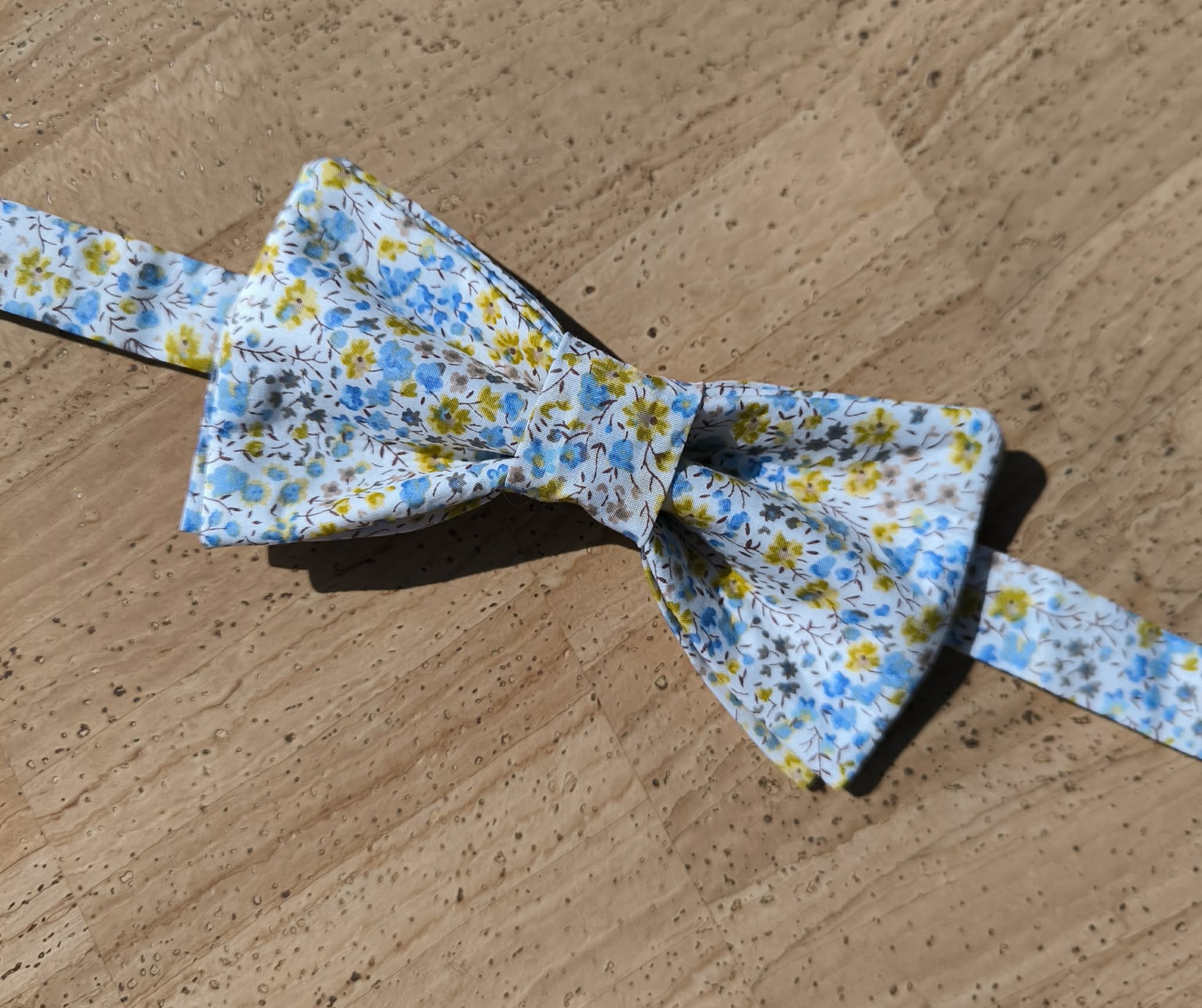 Nœud papillon Liberty Phoebe d'été fait main pour mariage