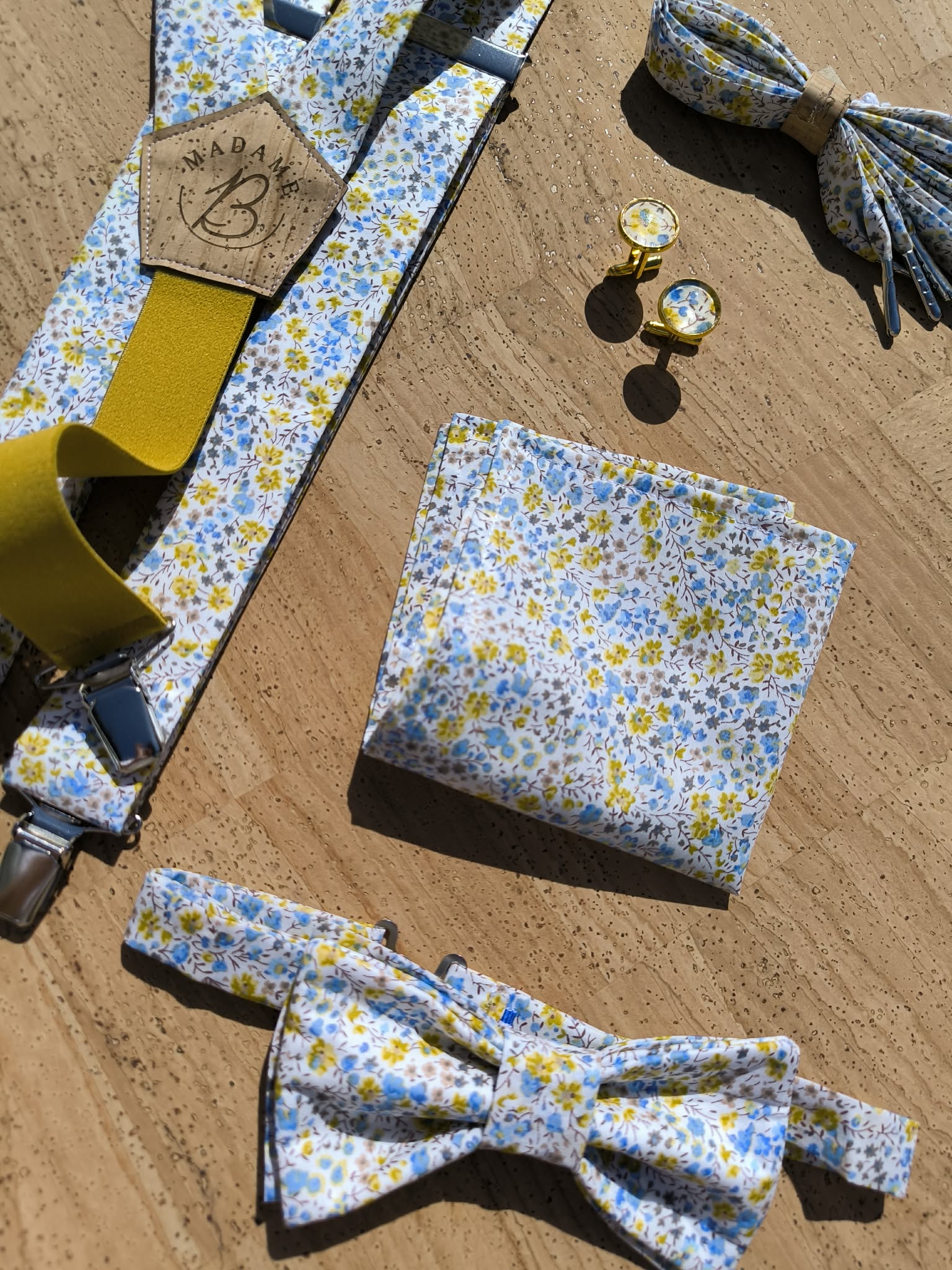 Collection mariage Liberty Phoebe d'été zoom avec nœud papillon, bretelles, pochette, boutons de manchette et lacets