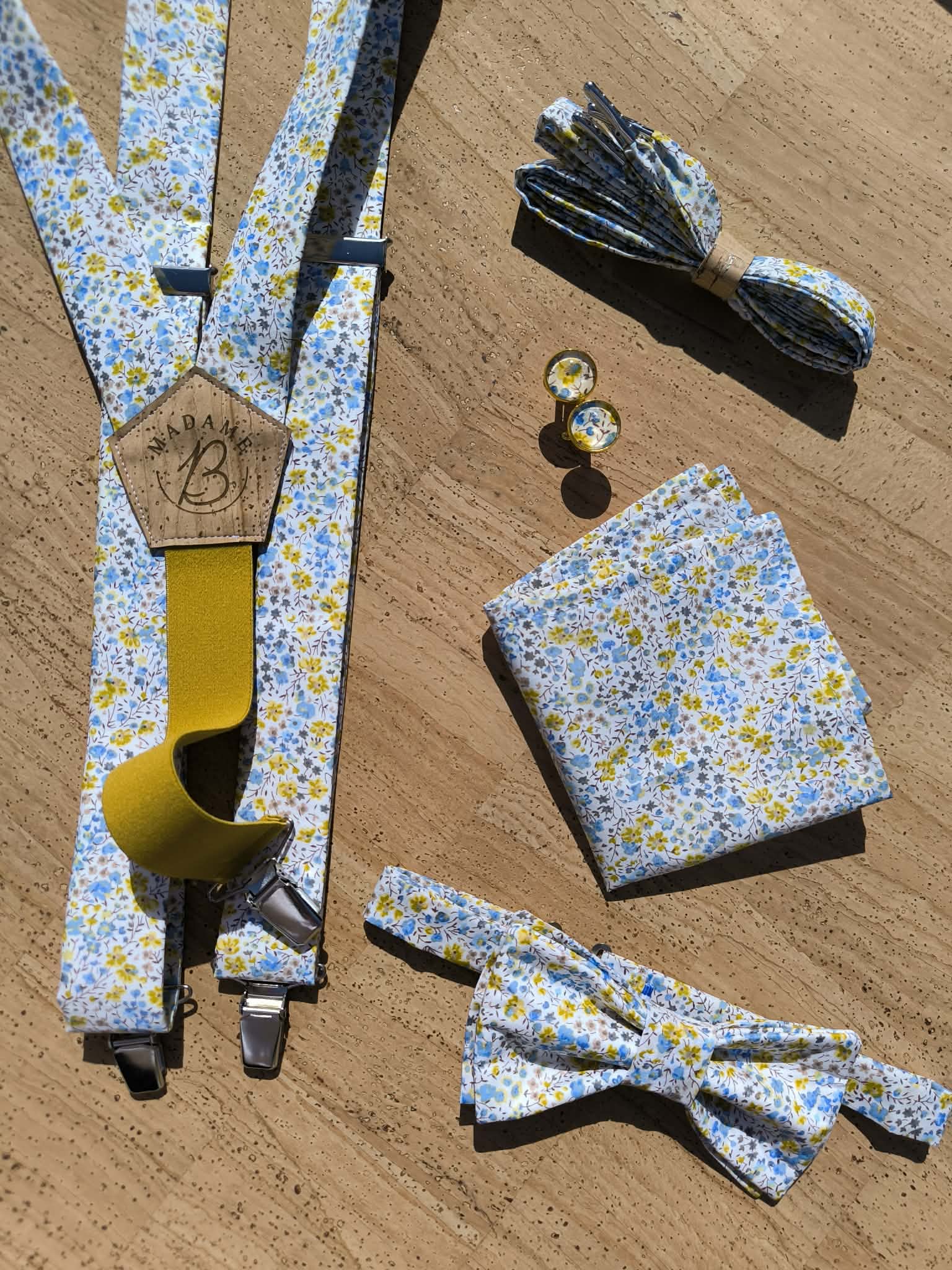 Collection mariage Liberty Phoebe d'été zoom avec nœud papillon, bretelles, pochette, boutons de manchette et lacets