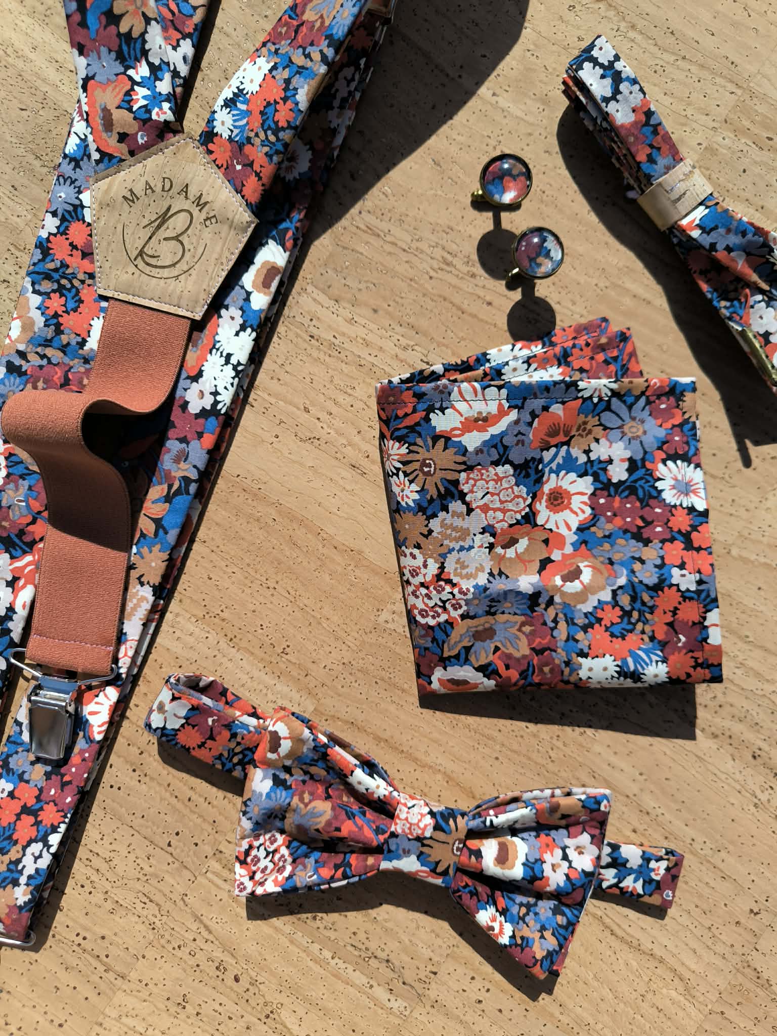 Collection mariage Liberty Thorpe rouille zoom avec nœud papillon, bretelles, pochette, boutons de manchette et lacets